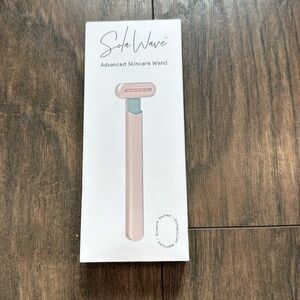 NEW Solawave 4-in-1 Radiant Renewal Facial Red Light Tool Device